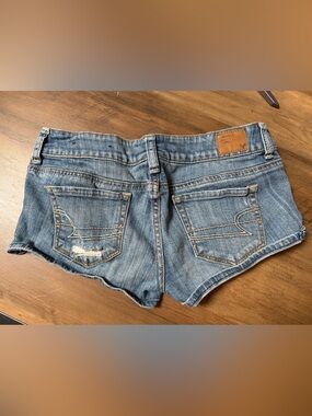 American Eagle Stretch Denim Shorts Women’s Size 2 Medium Wash Distressed Cuffed